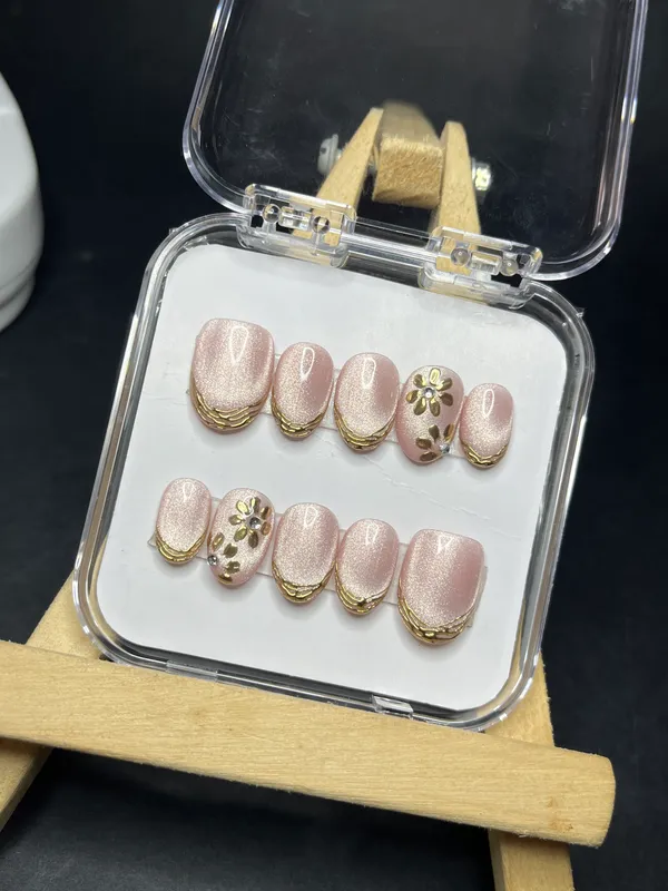 Saheli_Pink_Glitter_Floral_Gold_Accent_Press-On_Nail_Set