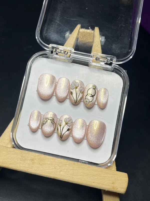 Saheli_Pink_Shimmer_Floral_Metallic_Press-On_Nail_Set_Of_10