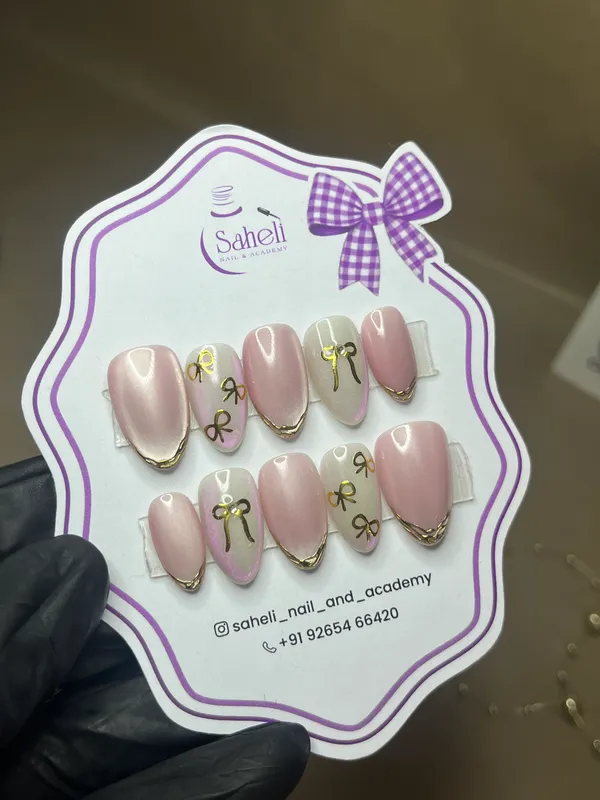Saheli_Pink_Glossy_Gold_Edge_Purple_Bow_Press-On_Nail_Set