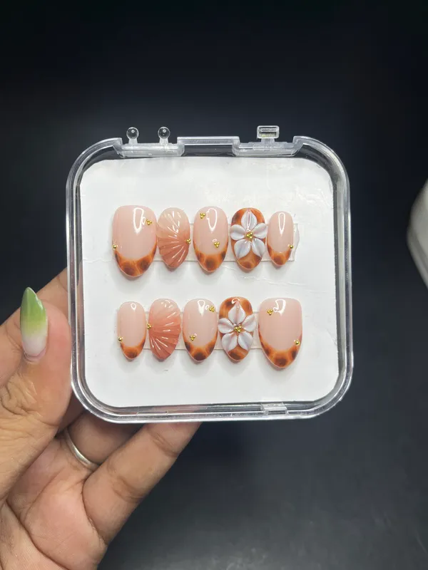 Saheli_Peach_Floral_Gold_Accent_False_Press-On_Nail_Set_Of_10