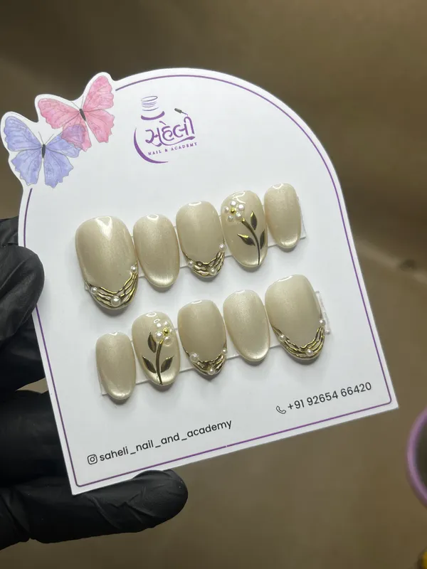 Beige_Gold_Leaf_Floral_Embellished_Press-On_Nail_Set