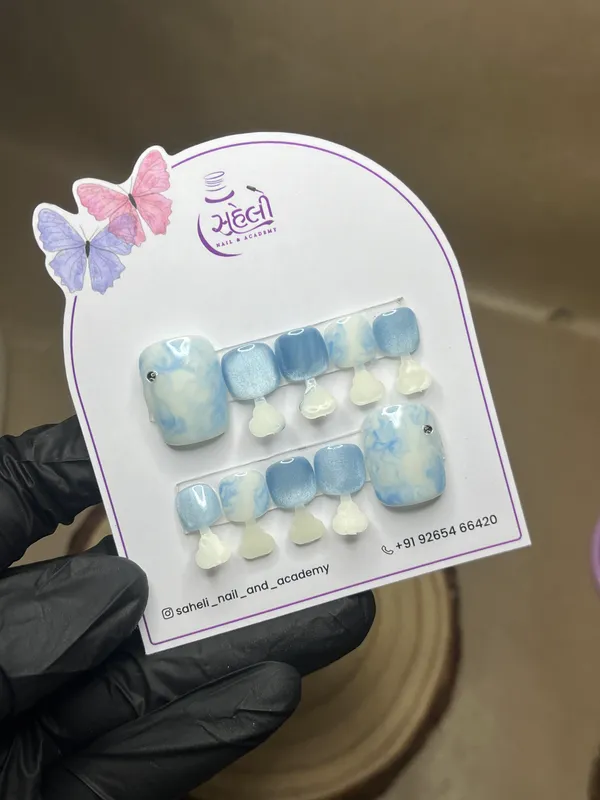 Saheli_Blue_Marble_Dangling_Charm_Press-On_Nail_Tips
