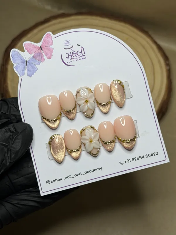 Saheli_Nude_Gold_Floral_Press-On_Nail_Set