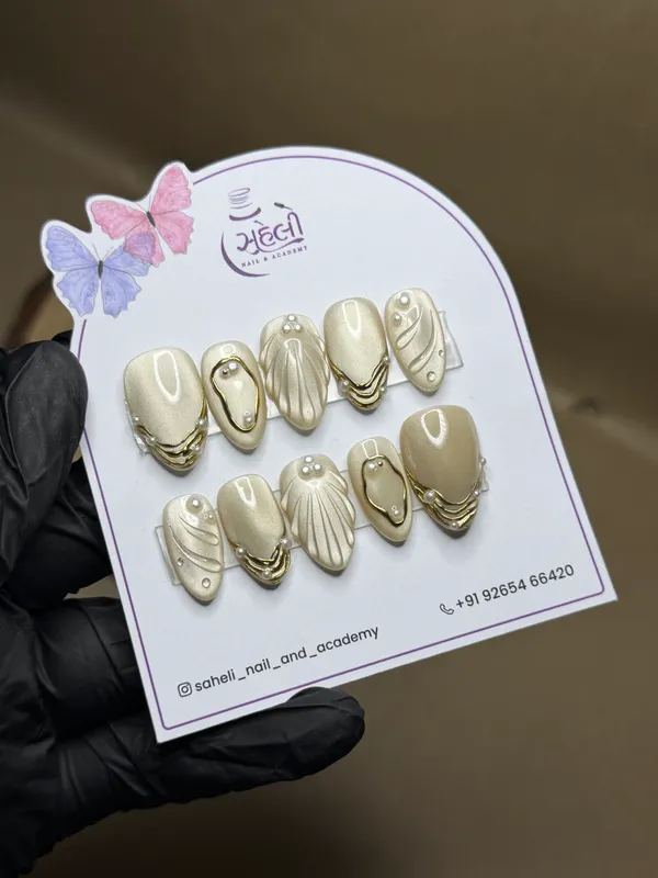 Pearl_Gold_Embellished_Press-On_Nail_Set