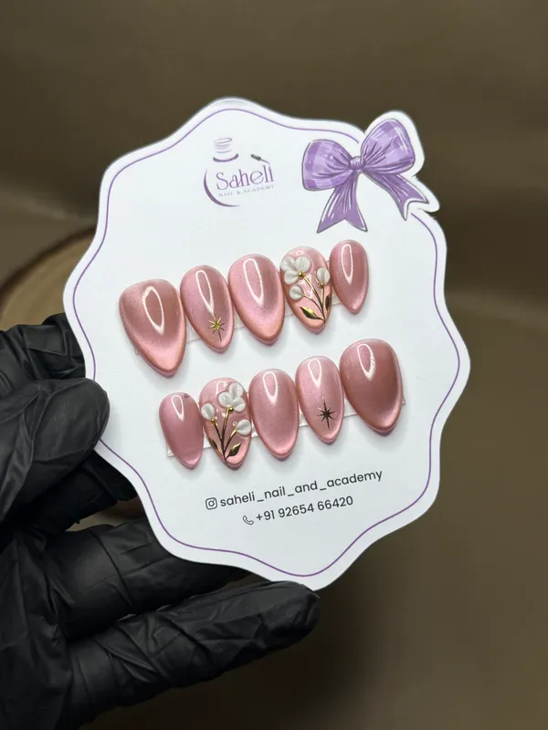 Saheli_Pink_Floral_Starburst_Glossy_Press-On_Nail_Set