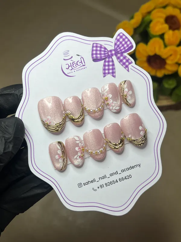 Pink_Floral_Gold_Pearl_Embellished_Artificial_Press-On_Nail_Set