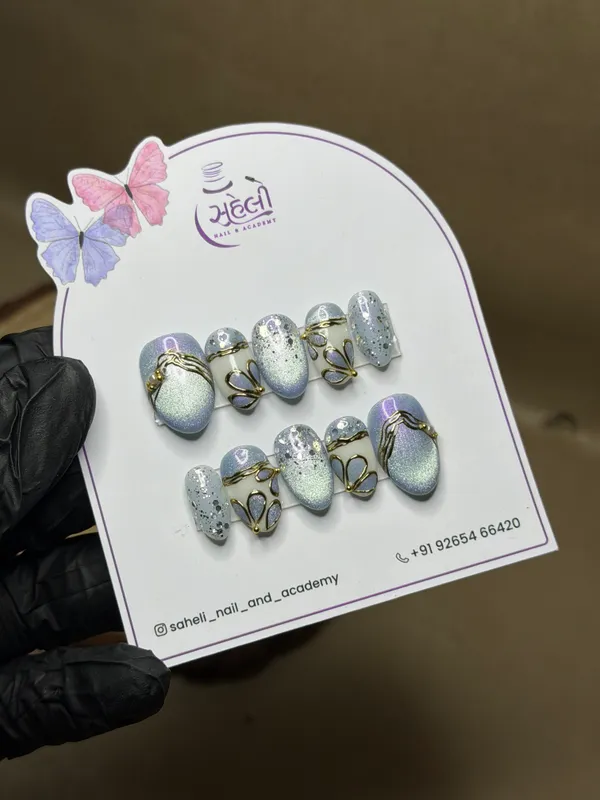 Saheli_Silver_Glitter_Lilac_Gold_Floral_Press-On_Nails