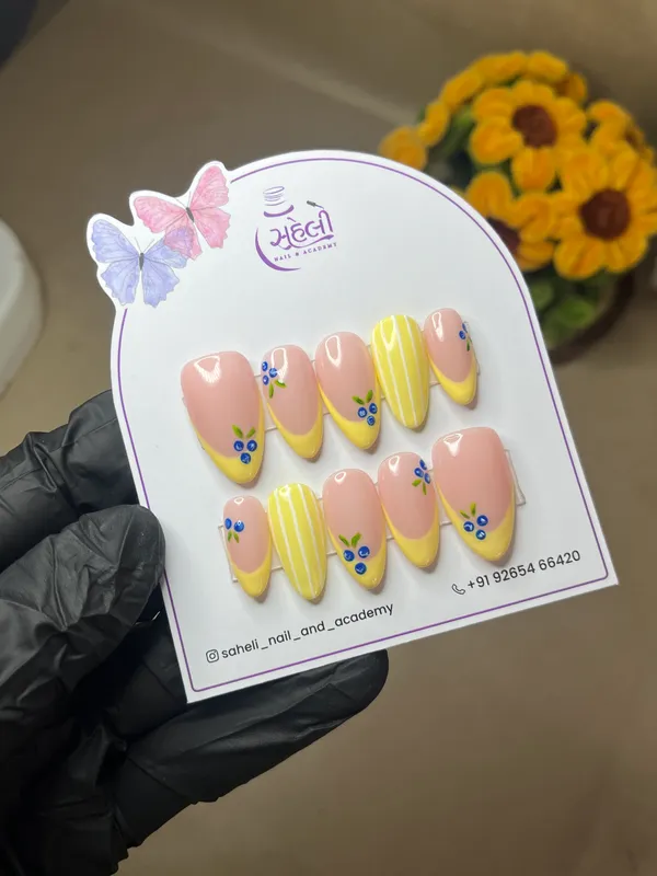 Saheli_Pink_Yellow_Floral_Colour_Block_Press-On_Nail_Set