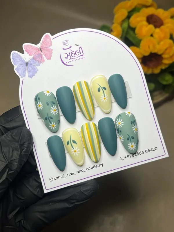 Saheli_Teal_Yellow_Floral_Daisy_Matte_Press-On_Nails