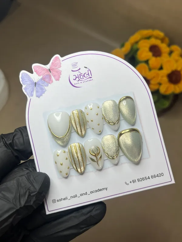 Saheli_White_Gold_Floral_Dotted_Press-On_Nail_Set
