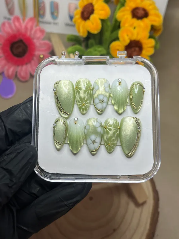 Green_Floral_Shimmer_Embellished_Press-On_Nail_Set