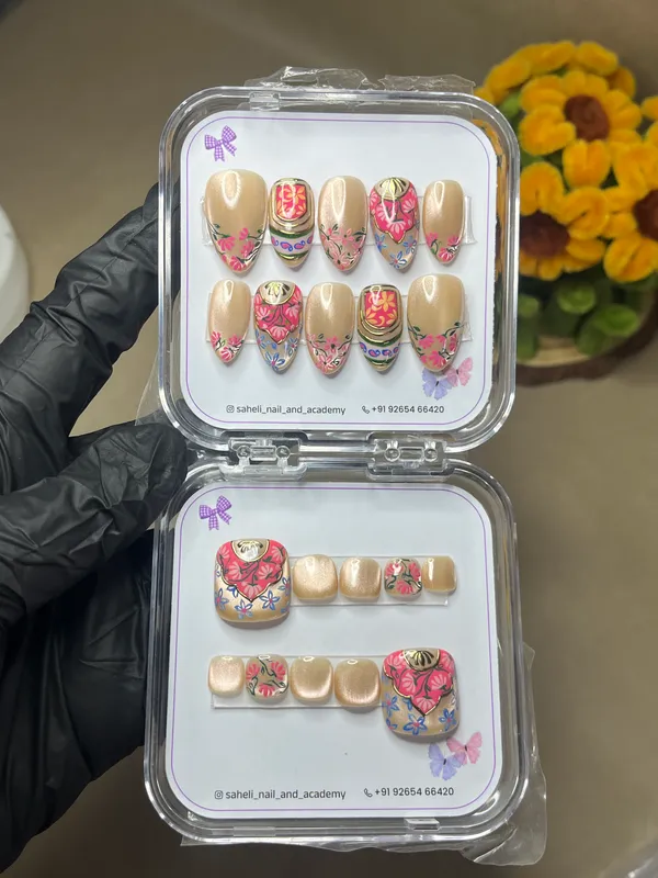 Saheli_Beige_Floral_Butterfly_Printed_Press-On_Artificial_Nail_Set