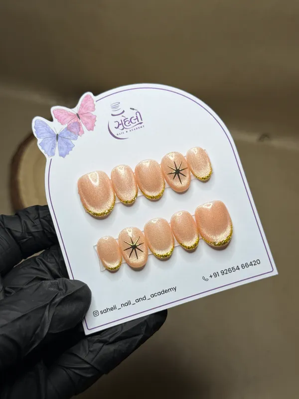 Saheli_Peach_Shimmer_Gold_Glitter_Oval_Artificial_Nail_Tips
