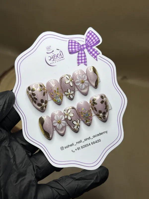 Saheli_Mauve_Floral_Gold_Glitter_Embellished_Press-On_Nail_Set_Of_10