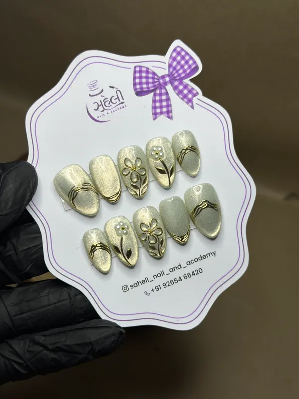 Saheli_Gold_Floral_Pearl_Accent_Press-On_Nail_Set