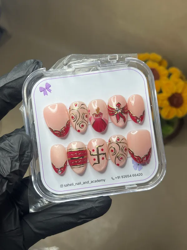 Nude_Pink_Red_Gold_Decorative_Artificial_Press-On_Nails