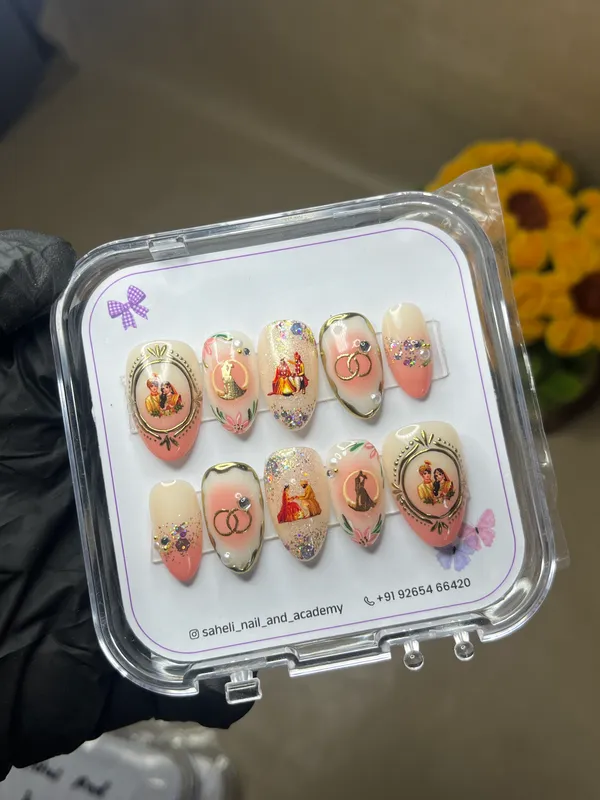 Pink_Cream_Glitter_Floral_Decorative_Press-On_Nail_Set