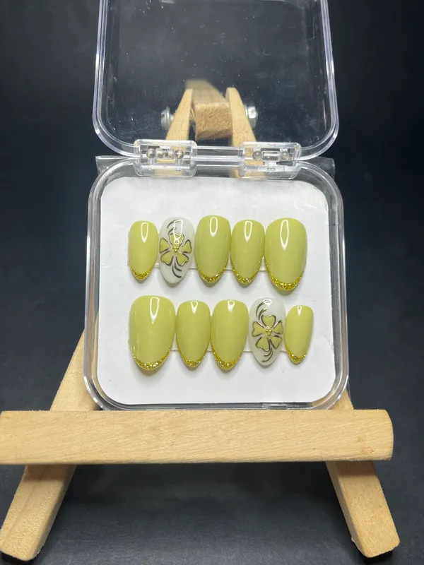 Saheli_Olive_Green_Floral_Accent_Press-On_Nail_Set