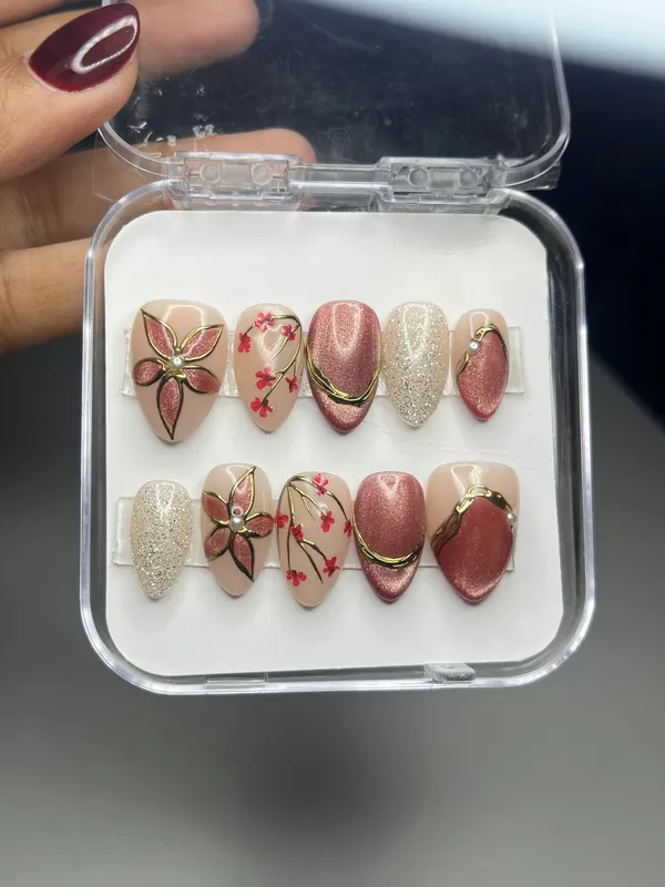 Saheli_Rose_Gold_Floral_Glitter_Metallic_Press-On_Nail_Set_Of_10