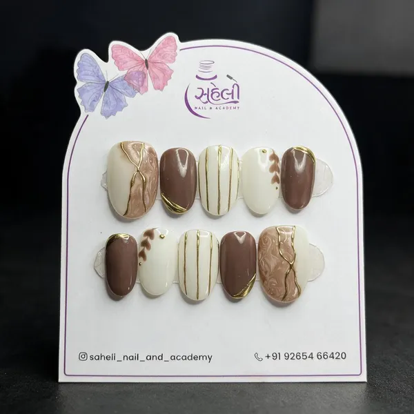 Saheli_Brown_Cream_Marble_Gold_Stripe_Press-On_Nails