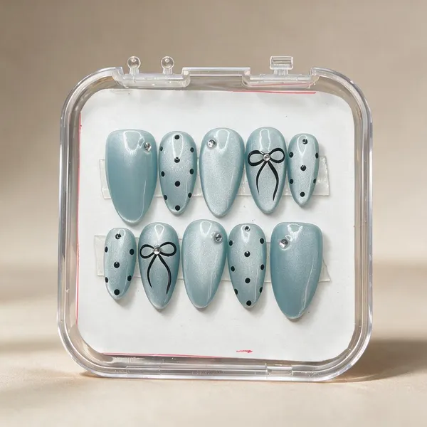 Blue_Polka_Dot_Bow_Rhinestone_Press-On_Nail_Set
