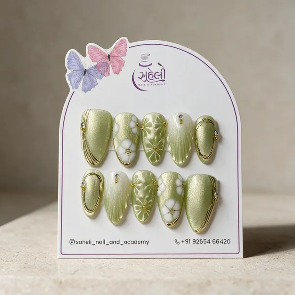 Saheli_Green_Marble_Floral_Gold_Accent_Press-On_Nail_Set_Of_10
