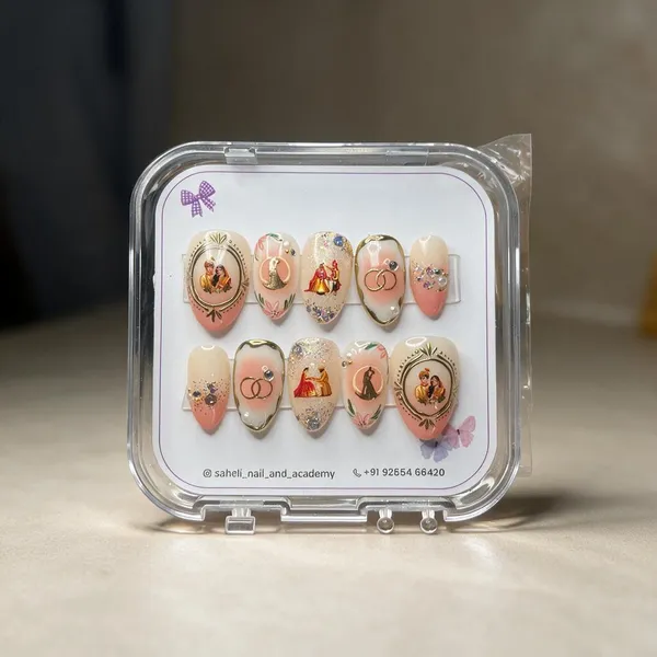 Pink_Cream_Glitter_Floral_Decorative_Press-On_Nail_Set
