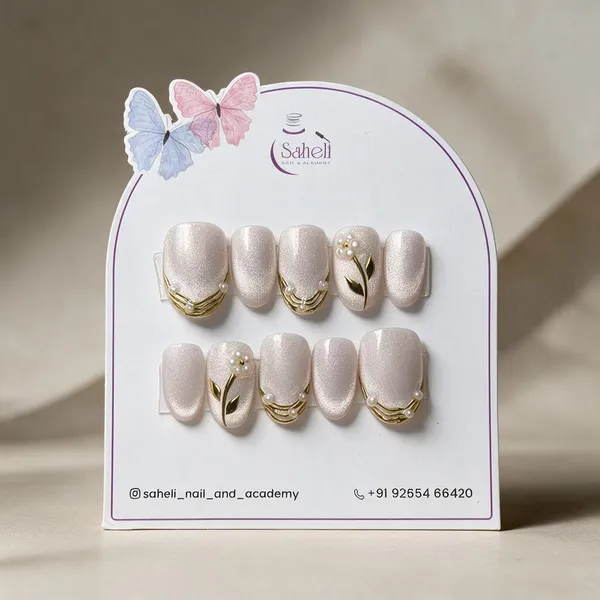 White_Glitter_Gold_Floral_Accent_Press-On_Nail_Extensions