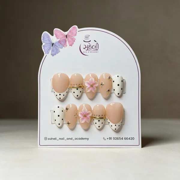 Nude_Floral_Polka_Dot_Press-On_Nail_Set