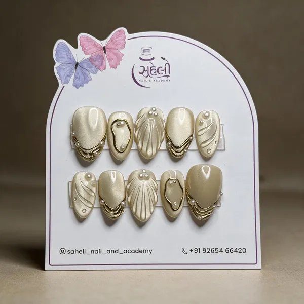Pearl_Gold_Embellished_Press-On_Nail_Set
