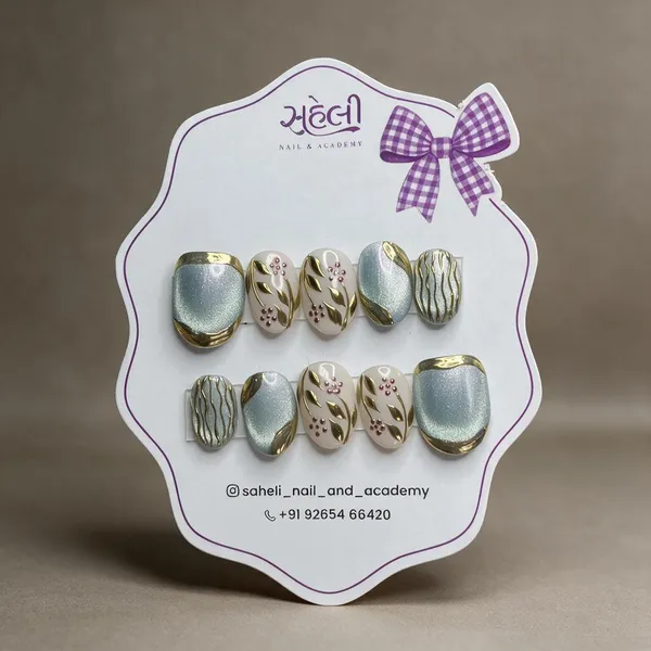 Saheli_Mint_Green_Gold_Floral_Wave_Press-On_Nail_Set