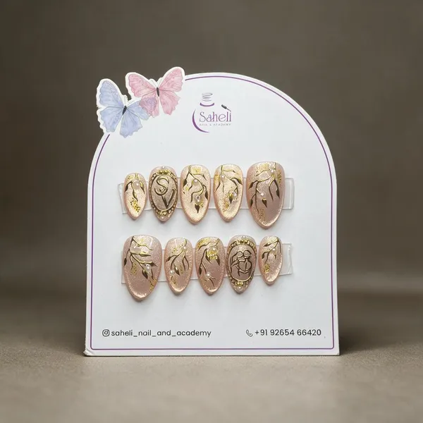 Saheli_Nude_Gold_Floral_Shimmer_Embellished_Nail_Set