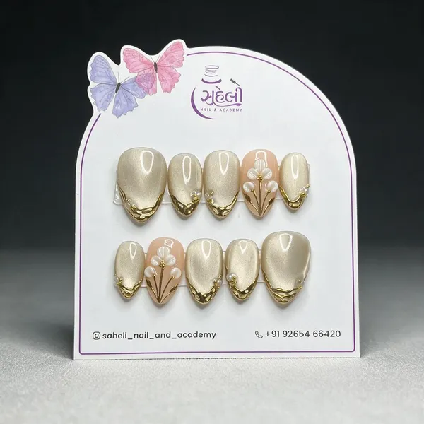 Saheli_Pearl_Gold_Raised_Floral_Press-On_Nail_Set