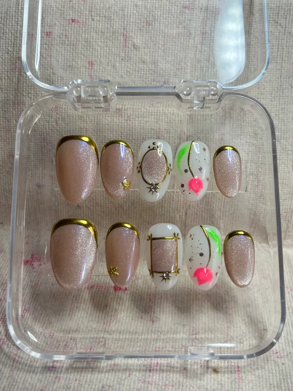 Nude_Shimmer_Gold_Tip_Floral_Embellished_Press-On_Nails