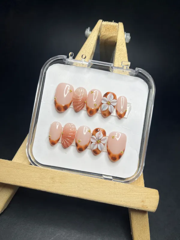 Saheli_Nude_Floral_Tortoiseshell_Embellished_Press-On_Nail_Set