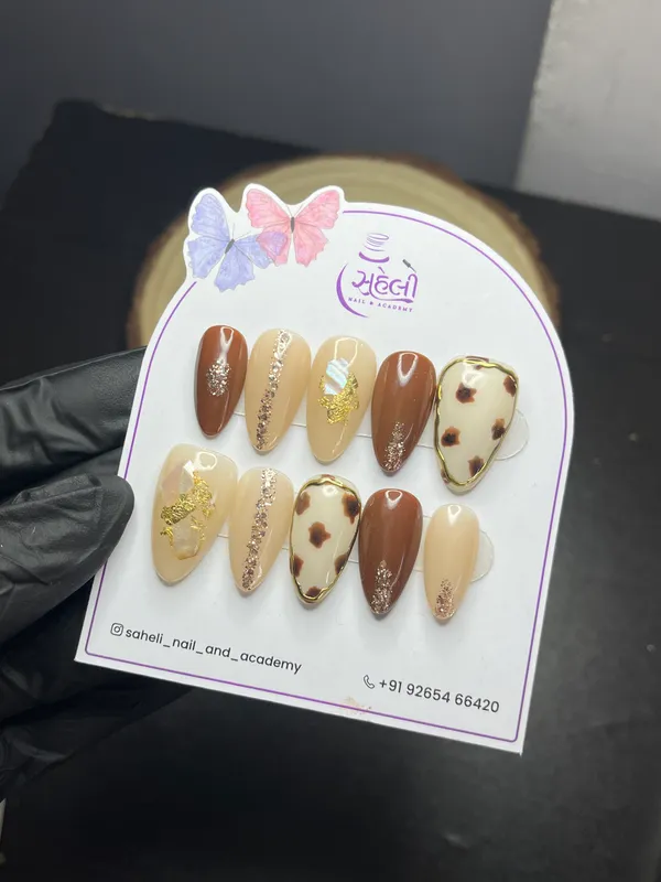 Saheli_Brown_Beige_Floral_Glitter_Almond_Press-On_Nails