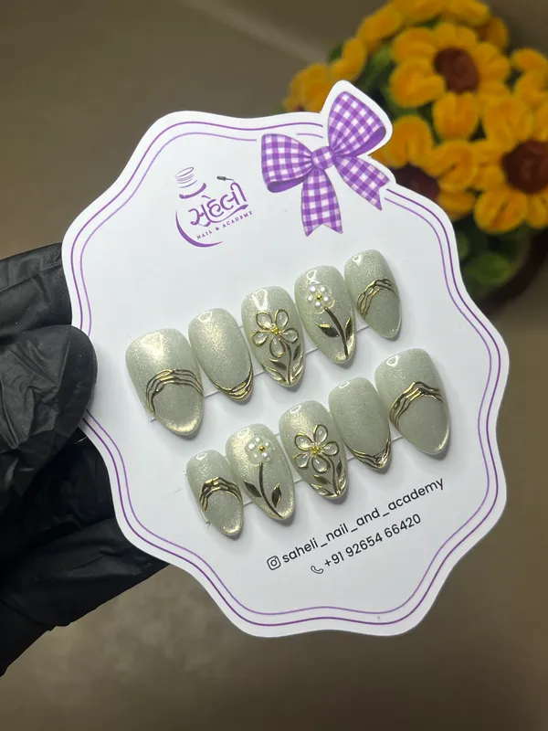 Saheli_Grey_Shimmer_Floral_Gold_Detail_Press-On_Nail_Set