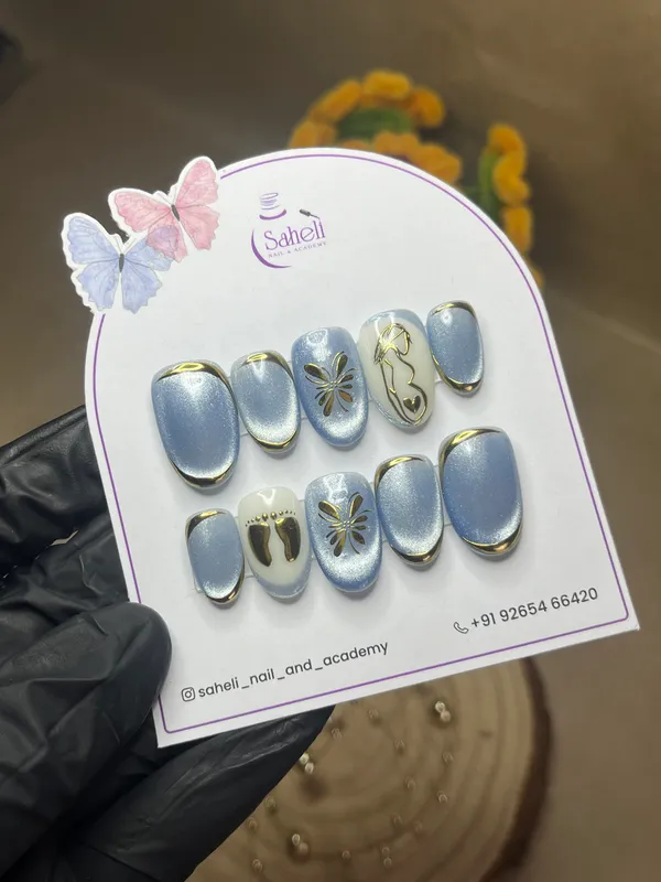 Saheli_Blue_Silver_Floral_Heart_Accent_Press-On_Nail_Set