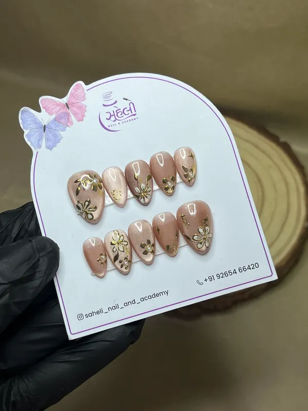 Saheli_Nude_Floral_Gold_Embellished_Press-On_Nail_Set
