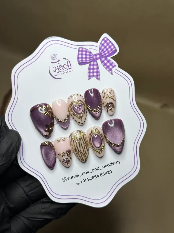 Saheli_Purple_Pink_Floral_Heart_Gold_Detail_Press-On_Nail_Set