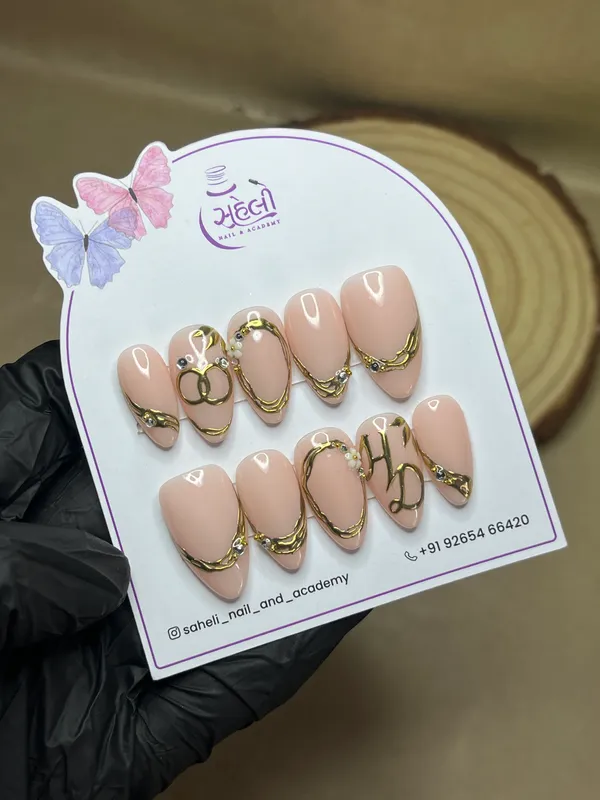 Nude_Gold_Ornamental_Embellished_Press-On_Nail_Set