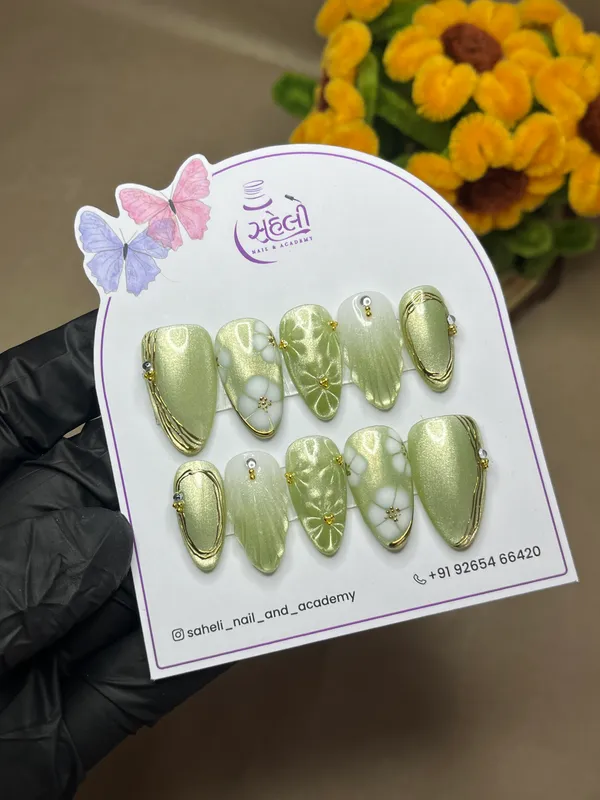 Saheli_Green_Marble_Floral_Gold_Accent_Press-On_Nail_Set_Of_10
