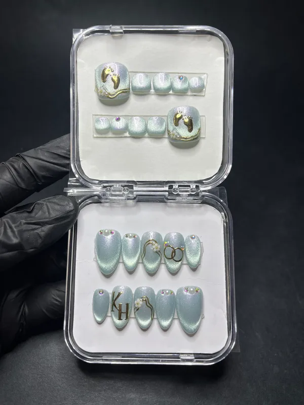 Saheli_Pearl_White_Shimmer_Embellished_Press-On_Nail_Set