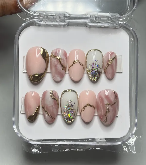 Pink_Marble_Gold_Glitter_Accent_Press-On_Nail_Set