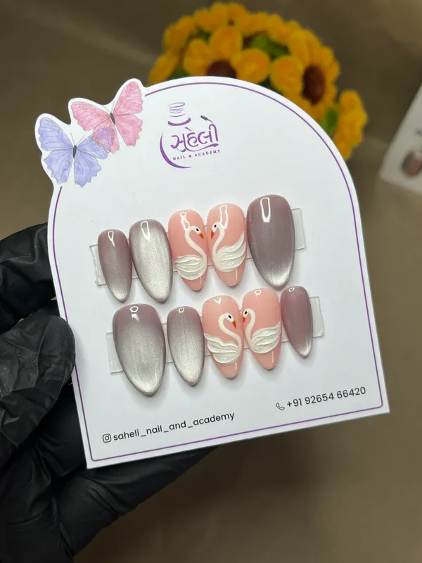 Saheli_Pink_Silver_Swan_Art_Metallic_Press-On_Nail_Set