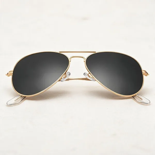 Gold_And_Black_Metal_Aviator_Polarized_Sunglasses_For_Unisex