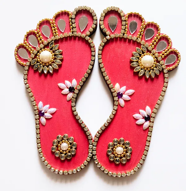 Pine_Mdf_Red_Embellished_Floral_Charan_Paduka_Pair_Set_Of_1