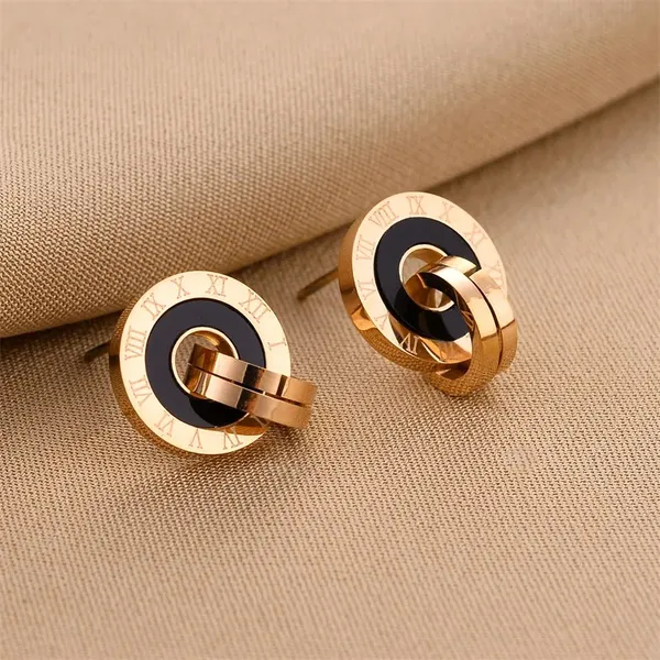 Modern_Stud_Earrings_With_Engrave_Style_Roman_Numerals