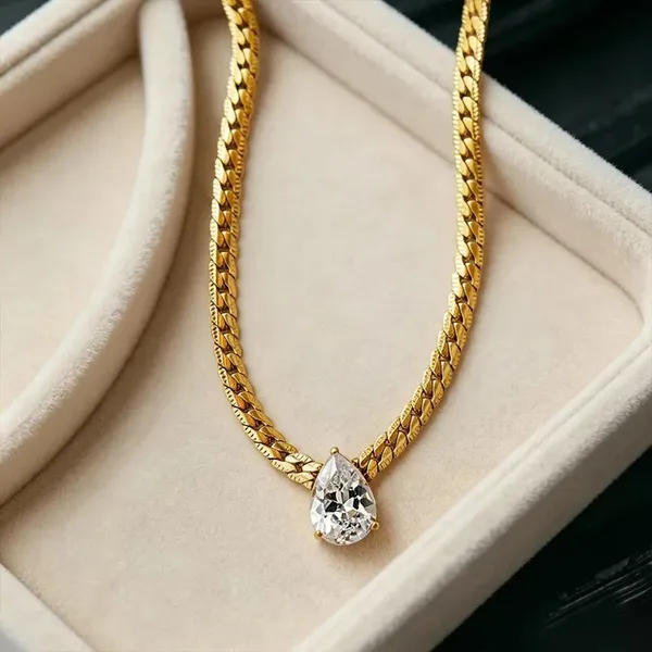 Gold_Stainless_Steel_Teardrop_Pendant_Figaro_Chain_Necklace_For_Women