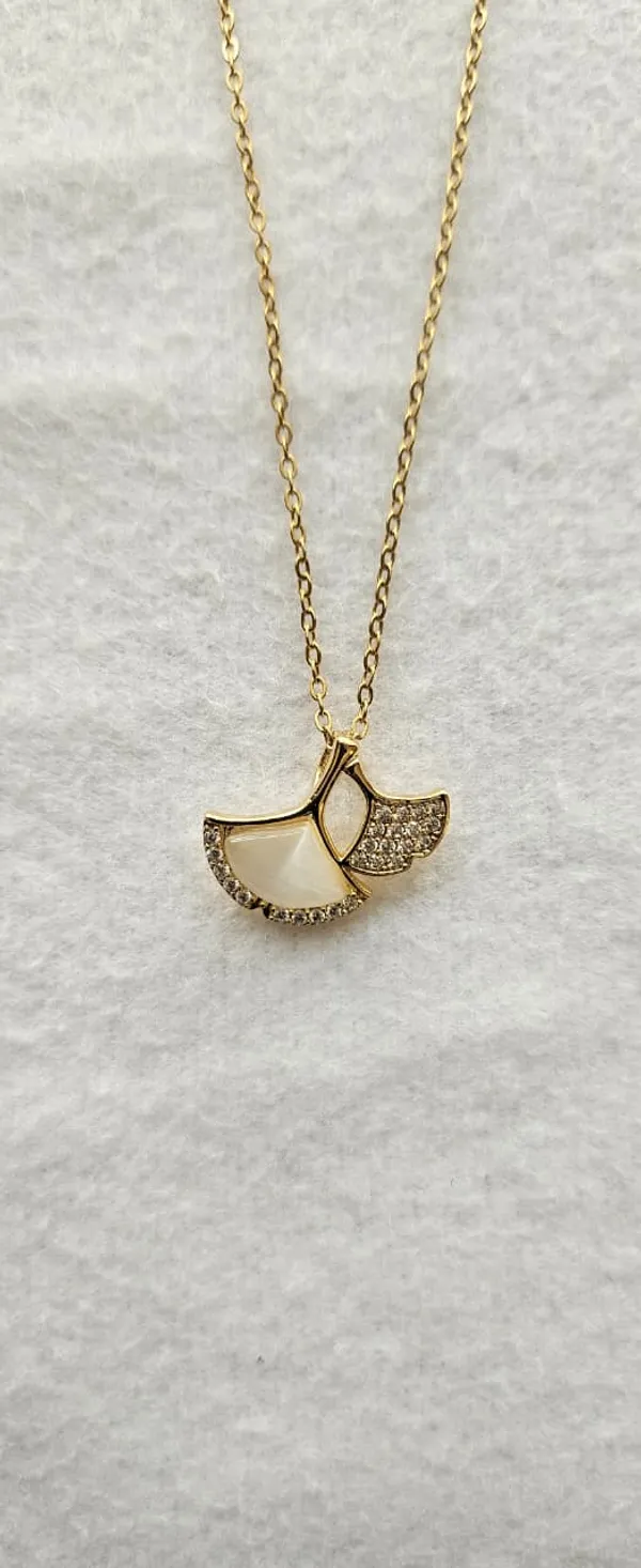 Gold_18K_Plated_Fan_Pendant_Mother_Of_Pearl_Rhinestone_Necklace_For_Women